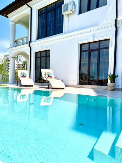 Коттедж 350 м² на участке 6 сот.