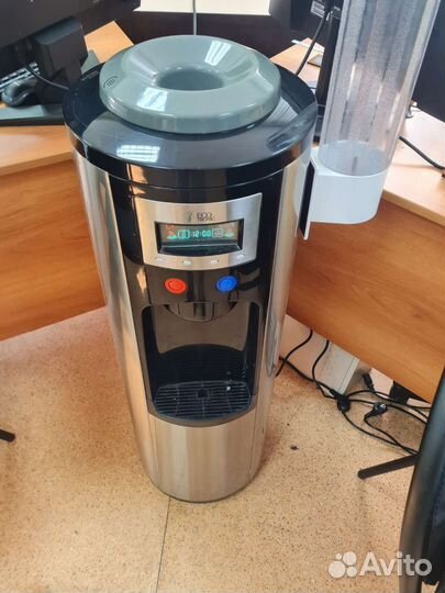 Кулер для воды напольный