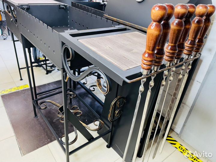 Полка для мангаля с держателем шампуров