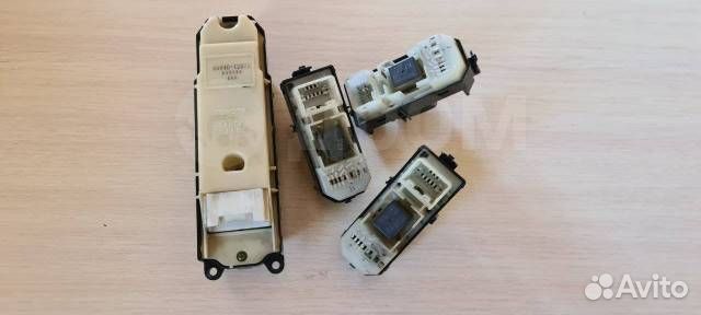 Кнопи стеклоподъемников Toyota