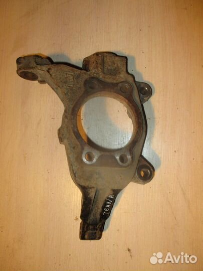 Кулак поворотный передний левый (Nissan Teana)