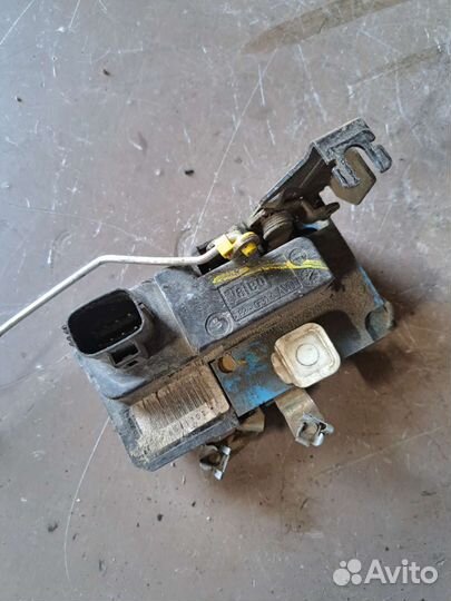 Замок двери передний правый Volvo S80