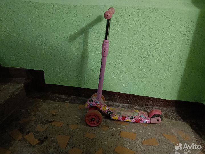 Самокат трехколесный