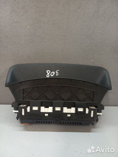 Дисплей Peugeot 308