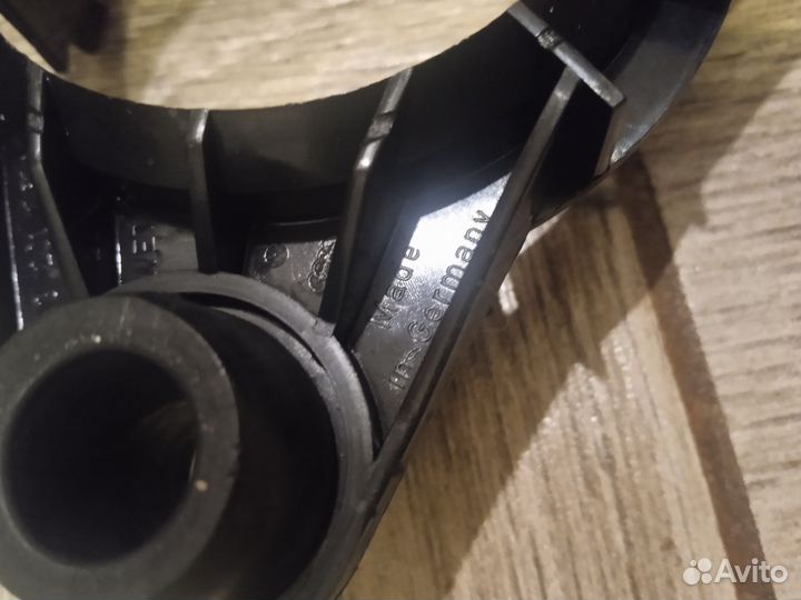 Кронштейн топливного насоса Audi 100, 200 C3