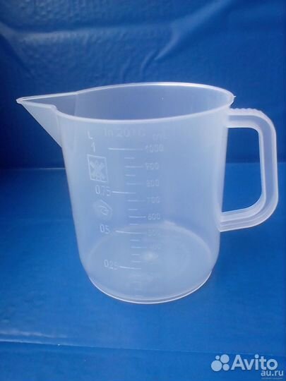 Стакан полипропиленовый 1.000 мл. с носиком и руч