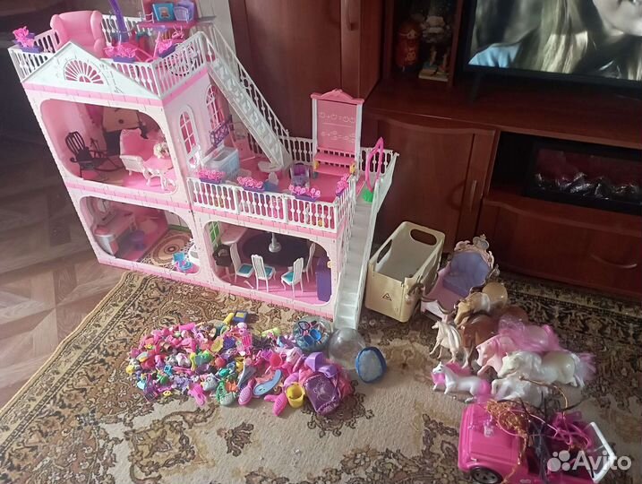 Кукольный домик для Барби с мебелью, лошадями