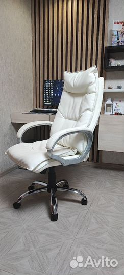 Компьютерное кресло белое