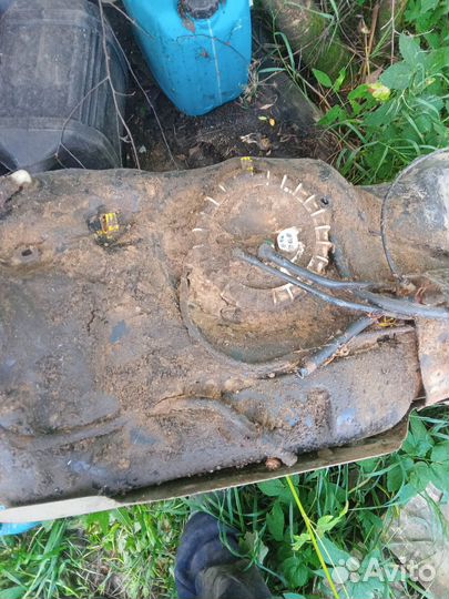 Топливный бак на toyota hilux