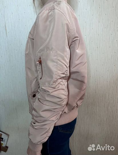 Бомбер пудровый Cropp