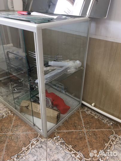 Стеклянная витрина