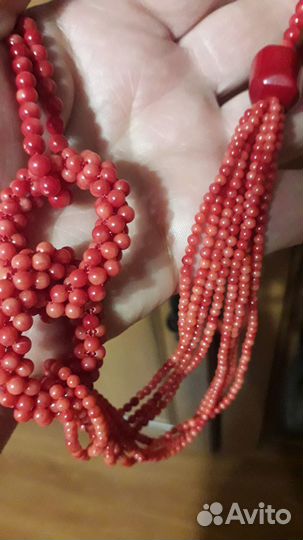 Коралловые колье