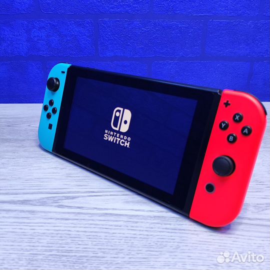 Портативная игровая приставка Nintendo Switch v1