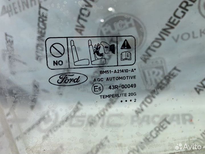 Стекло двери переднее правое Ford Focus 3