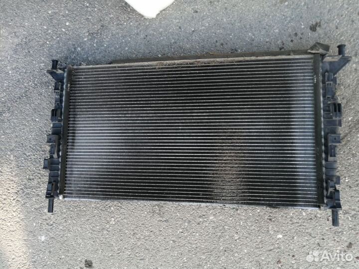 Радиатор охлаждения основной Ford Focus 2 2010