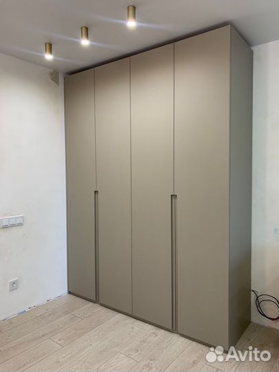 Шкаф распашной