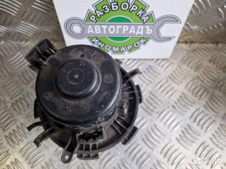 Моторчик отопителя Рено Мастер 2 DCI120 2.5