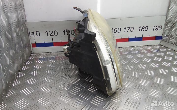 Фара Toyota Avensis T25 (2003-2008)