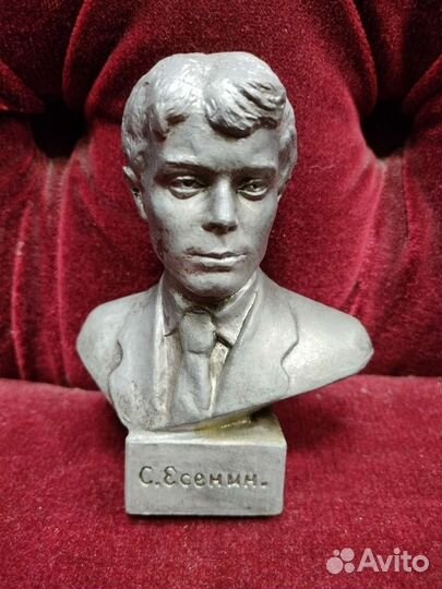 Бюст С. А. Есенин