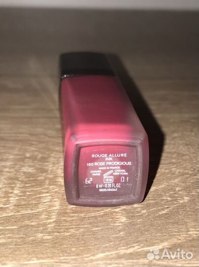 Chanel помада, пудра Givenchy, косметичка Guerlain