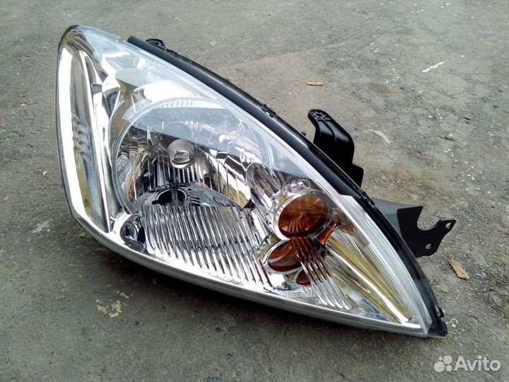 Фары на митсубиси лансер 03 - 07 г.в