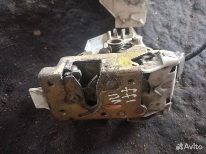 Замок двери передний Ford Focus 1 wagon 2.0L