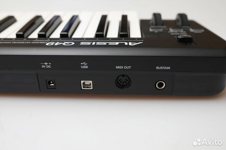 Миди-клавиатура Alesis Q49