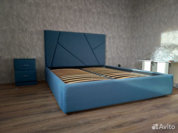 Кровать двухспальная лофт с мягким изголовьем