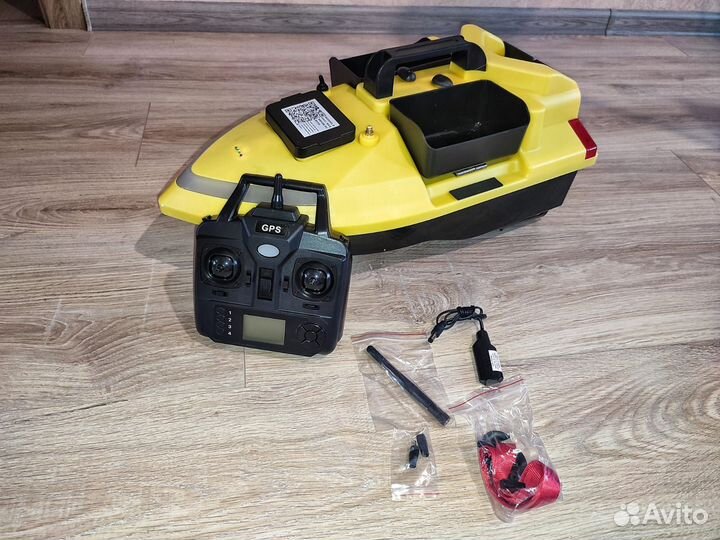 Светящийся в темноте кораблик с GPS на 40 точек