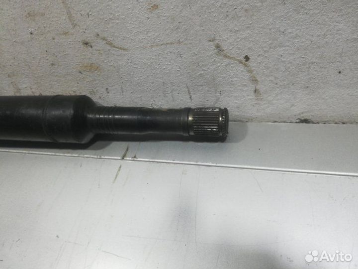 Привод (полуось) правый Skoda Octavia A5