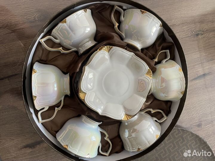 Фарфоровый чайный сервиз