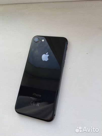 Продам iPhone 8