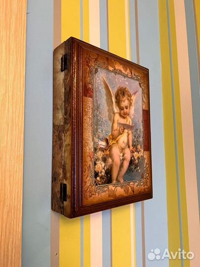 Ключница настенная