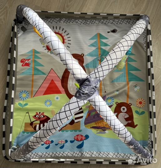 Развивающий коврик с дугами