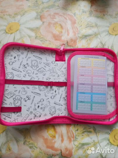 Пеналы школьные новые