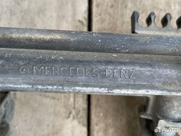 Топливная рампа с форсунками на w124 w202