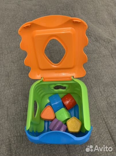 Развивающий кубик сортер