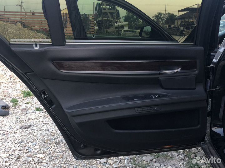 Обшивки дверные BMW F02 задние