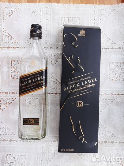 Бутылка black label 0,7 и упаковочная коробка