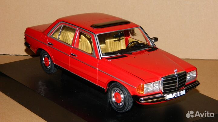 Mercedes-Benz 230E W123 Red 1983 Revell 1/18