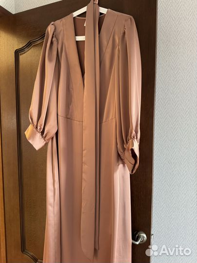 Атласное платье HM