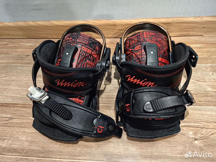 Сноуборд с креплениями