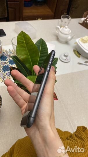 Телефон iPhone 11