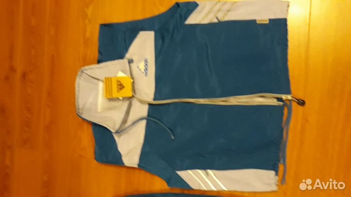 Новый спортивный костюм на девочку размер 40-42
