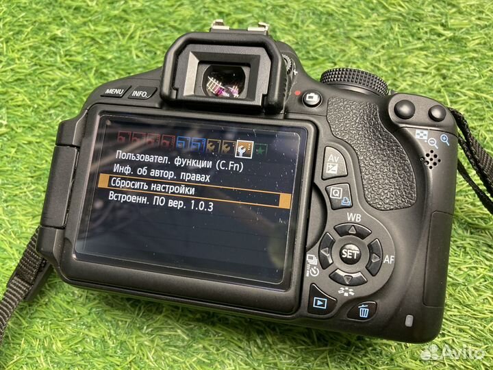 Canon 600D kit 18-55mm 3.5-5.6 IS II 12.300 кадров