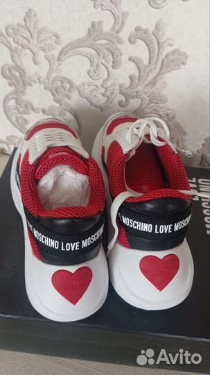 Love moschino кроссовки новые натуральная кожа