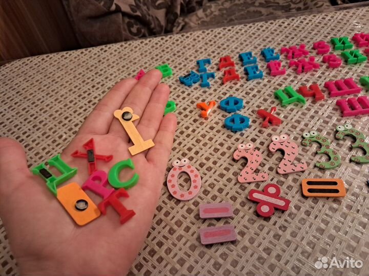 Буквы на магнитах, на холодильник, детские