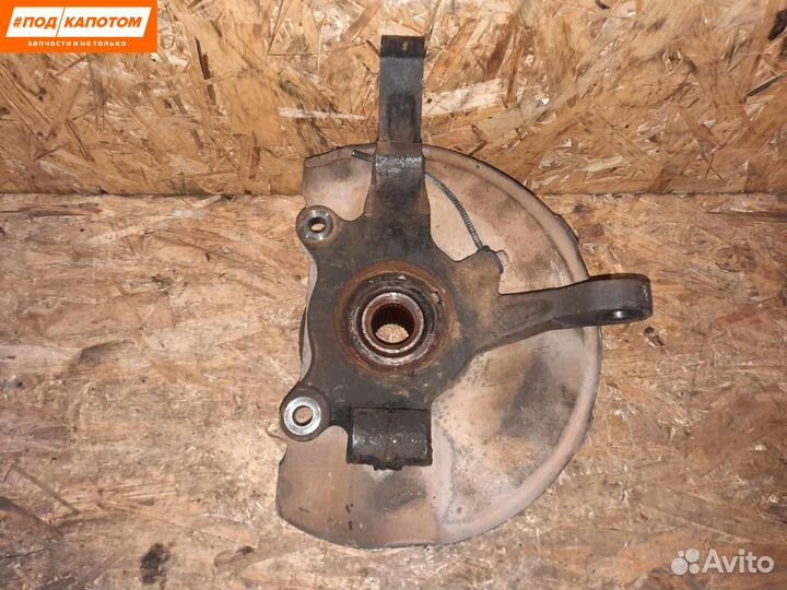 Кулак передний правый Mitsubishi Outlander 2 рест