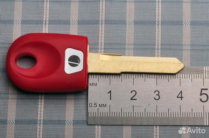 Ключ Ducati с местом под чип 2 штуки