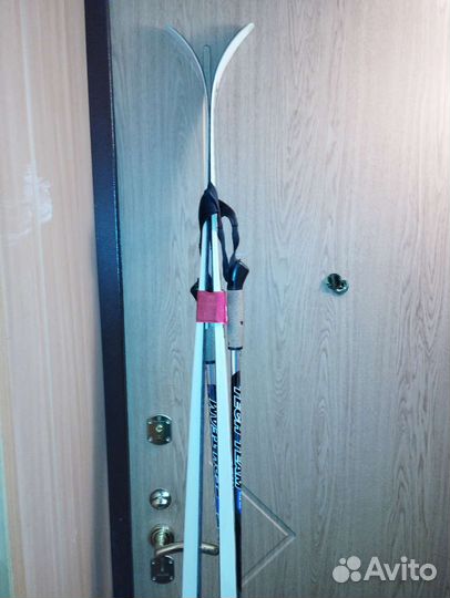 Лыжи беговые + палки в отличном состоянии